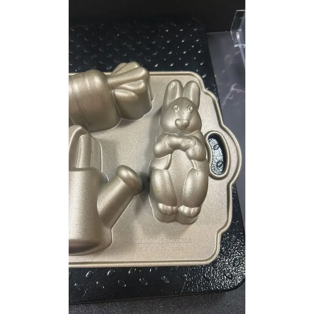 Williams Sonoma Spring/Easter Cakelet Pan